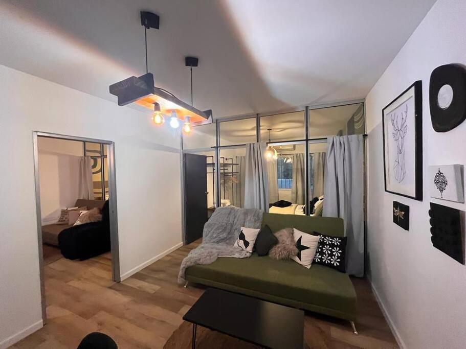 Par De Estudios Comunicados. Tierra Fertil Apartamento Buenos Aires