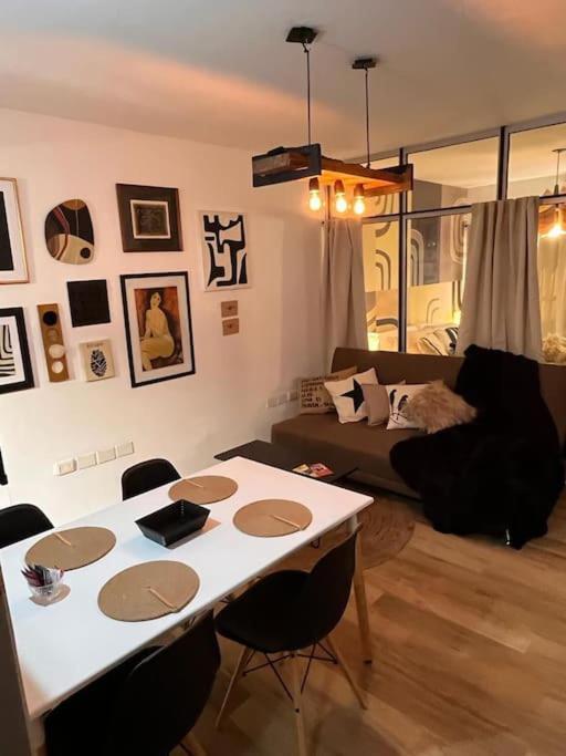 Apartamento Par De Estudios Comunicados. Tierra Fertil